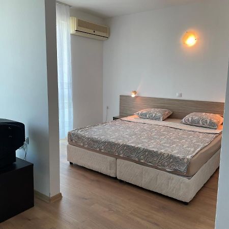 Апартамент В Сарафово Appartement Burgas Stad Buitenkant foto