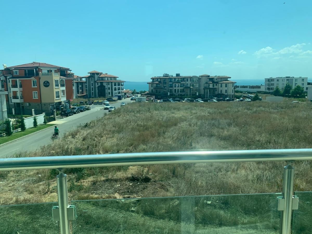 Апартамент В Сарафово Appartement Burgas Stad Buitenkant foto