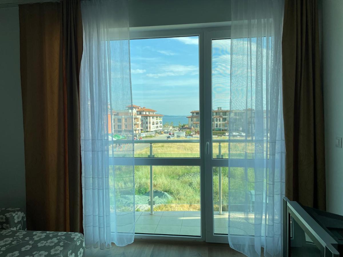 Апартамент В Сарафово Appartement Burgas Stad Buitenkant foto
